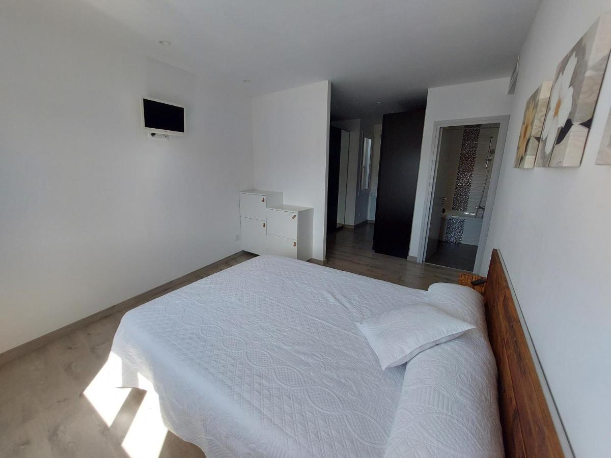 Atic Al Centre De Girona Apartment Bagian luar foto
